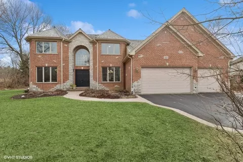 7221 Lenox Ct, Long Grove, IL 60060