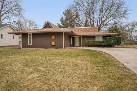 30 Somerset Rd, Montgomery, IL 60538