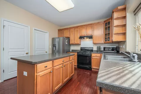 Kitchen - 580 Brookside Ave, Algonquin, IL 60102 photo 3 of 5
