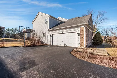 Exterior - 580 Brookside Ave, Algonquin, IL 60102 photo 3 of 5