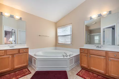 Bath - 580 Brookside Ave, Algonquin, IL 60102 photo 2 of 4