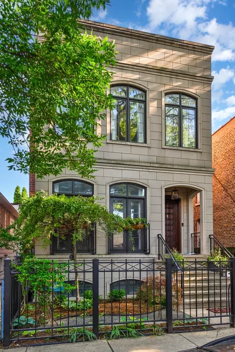1627 W Huron St, Chicago, IL 60622