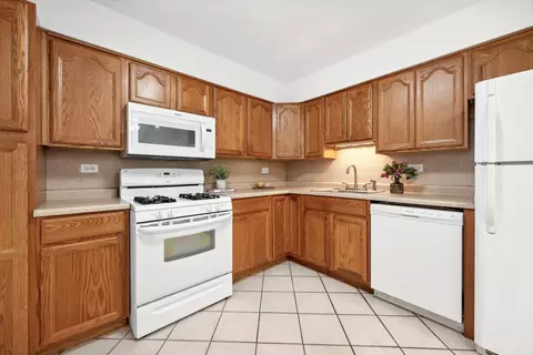 9518 Dee Rd #1C, Des Plaines, IL 60016 photo 4