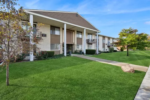 9518 Dee Rd #1C, Des Plaines, IL 60016