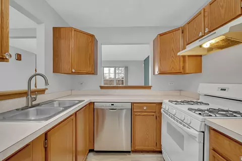 Kitchen - 1849 Mappold Way #1849, Joliet, IL 60435 photo 2 of 5
