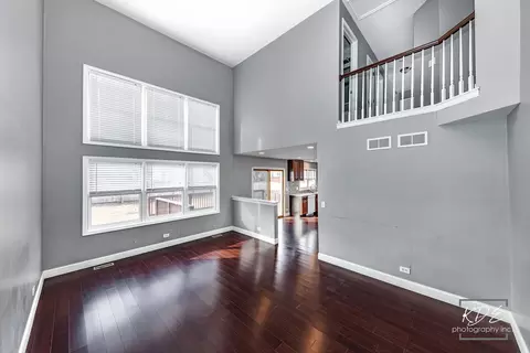 Living - 1801 Olde Mill Rd, Plainfield, IL 60586 photo 4 of 5