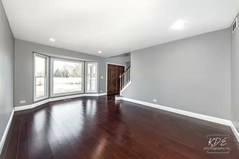 Living - 1801 Olde Mill Rd, Plainfield, IL 60586 photo 2 of 5