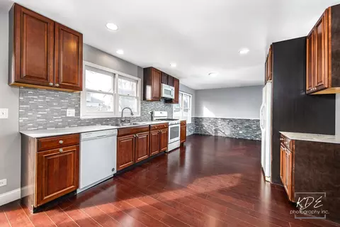 Kitchen - 1801 Olde Mill Rd, Plainfield, IL 60586 photo 3 of 3