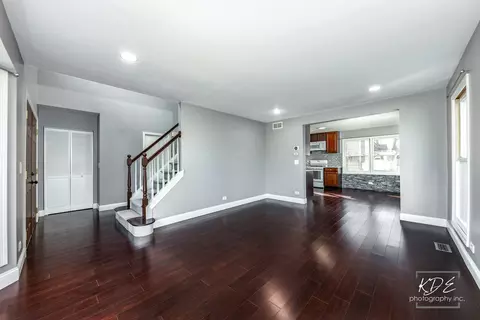 Living - 1801 Olde Mill Rd, Plainfield, IL 60586 photo 1 of 5