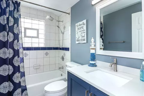 Bath - 1112 Elm St, Wheaton, IL 60189 photo 2 of 2
