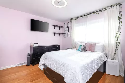 Bedroom - 1112 Elm St, Wheaton, IL 60189 photo 2 of 3