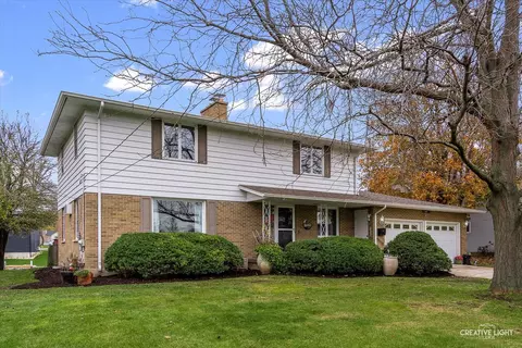 1316 N Millstream Dr, Mchenry, IL 60050 photo 2