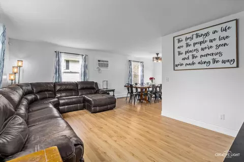 1316 N Millstream Dr, Mchenry, IL 60050 photo 6
