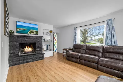 1316 N Millstream Dr, Mchenry, IL 60050 photo 7