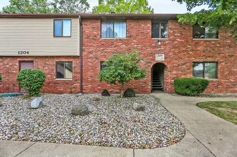 1304 Christopher Cir #7, Urbana, IL 61802