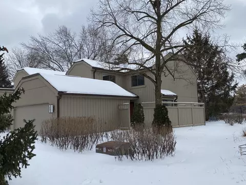 69 Foxwood Ln, Lake Barrington, IL 60010