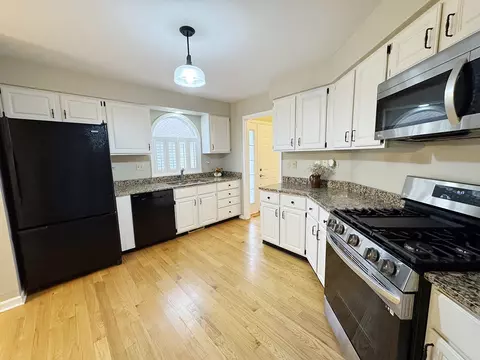5 White Oak Ln, Elgin, IL 60123 photo 8