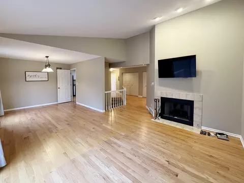 5 White Oak Ln, Elgin, IL 60123 photo 18