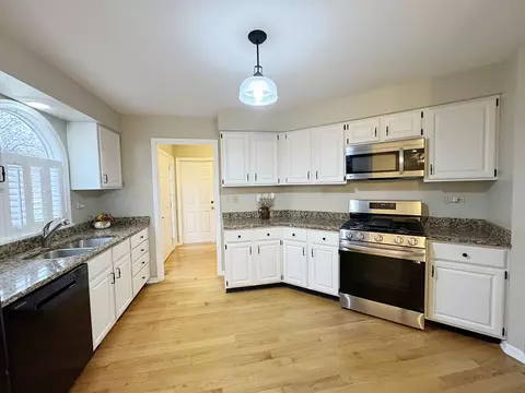 5 White Oak Ln, Elgin, IL 60123 photo 7