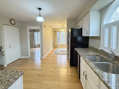 5 White Oak Ln, Elgin, IL 60123 photo 9