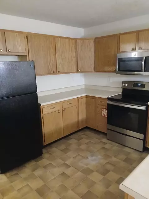 Kitchen - 1405 Edwards St, Springfield, IL 62703 photo 1 of 2