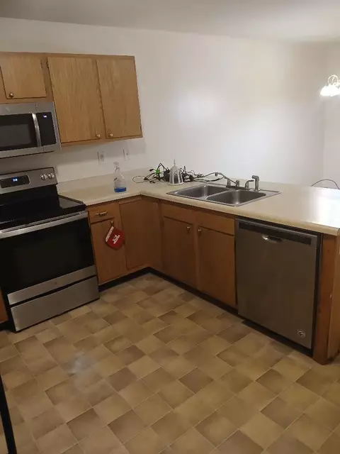 Kitchen - 1405 Edwards St, Springfield, IL 62703 photo 2 of 2