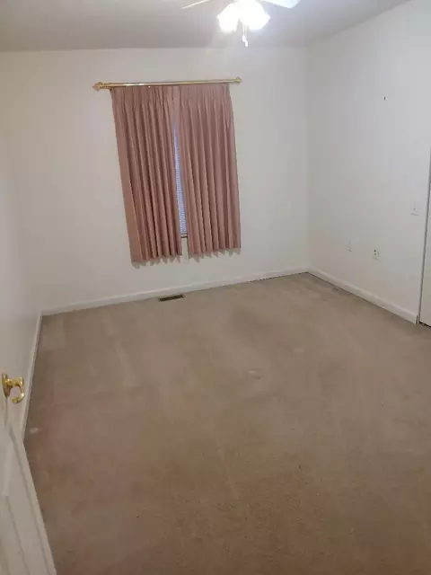 Bedroom - 1405 Edwards St, Springfield, IL 62703 photo 1 of 4