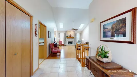 10912 E Riviera Dr, Spring Grove, IL 60081 photo 2
