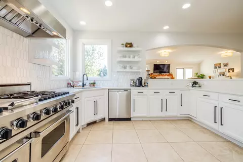Kitchen - 529 E Armitage Ave, Addison, IL 60101 photo 5 of 6