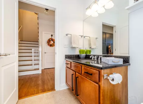Bath - 529 E Armitage Ave, Addison, IL 60101 photo 2 of 5