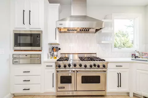 Kitchen - 529 E Armitage Ave, Addison, IL 60101 photo 4 of 6