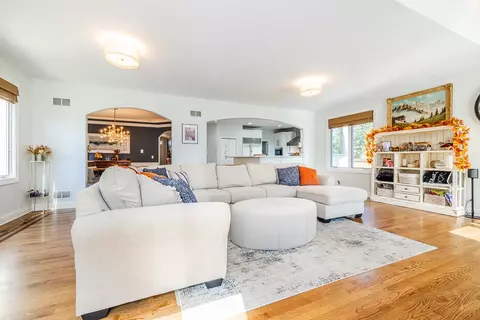 Living - 529 E Armitage Ave, Addison, IL 60101 photo 2 of 4