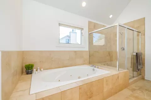 Bath - 529 E Armitage Ave, Addison, IL 60101 photo 4 of 5