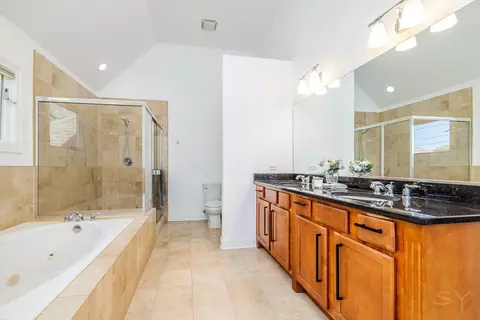 Bath - 529 E Armitage Ave, Addison, IL 60101 photo 3 of 5