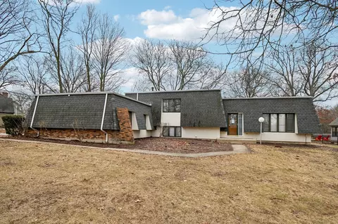 326 Meadowrue Ln, Batavia, IL 60510
