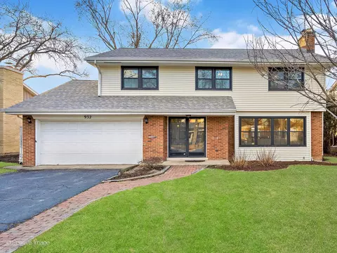 932 S Bruner St, Hinsdale, IL 60521