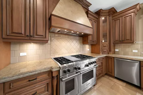 3888 Maple Ave, Northbrook, IL 60062 photo 11