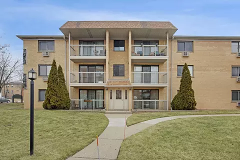 245 N Smith St #1E, Palatine, IL 60067
