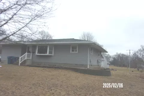 518 N 4th St, Watseka, IL 60970