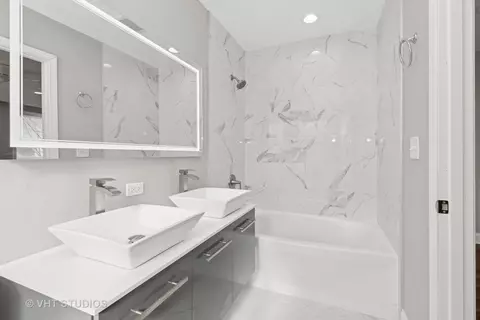 Bath - 1352 W 112th Pl, Chicago, IL 60643 photo 1 of 3