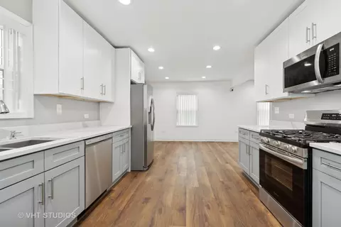 Kitchen - 1352 W 112th Pl, Chicago, IL 60643 photo 2 of 4