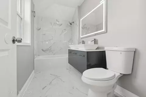 Bath - 1352 W 112th Pl, Chicago, IL 60643 photo 3 of 3