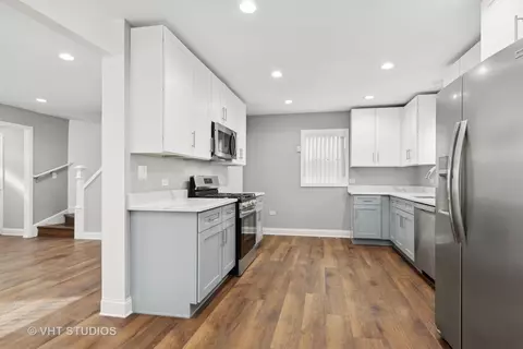 Kitchen - 1352 W 112th Pl, Chicago, IL 60643 photo 1 of 4