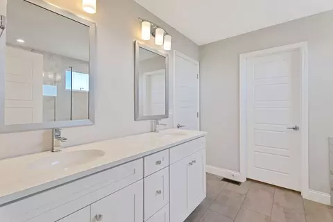 Bath - 3161 Anthony St, Aurora, IL 60503 photo 4 of 5