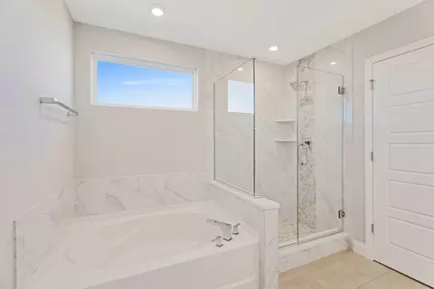 Bath - 3161 Anthony St, Aurora, IL 60503 photo 5 of 5