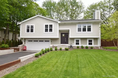 610 Violet Ln, Batavia, IL 60510