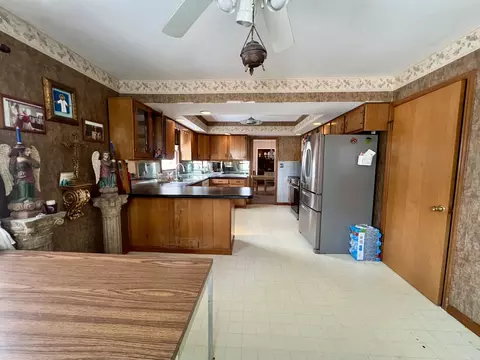 Kitchen - 12 Thomas Dr, Normal, IL 61761 photo 3 of 4