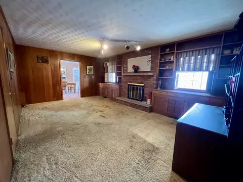 Living - 12 Thomas Dr, Normal, IL 61761 photo 8 of 10