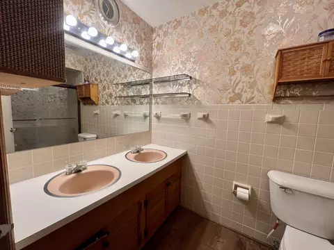 Bath - 12 Thomas Dr, Normal, IL 61761 photo 6 of 7