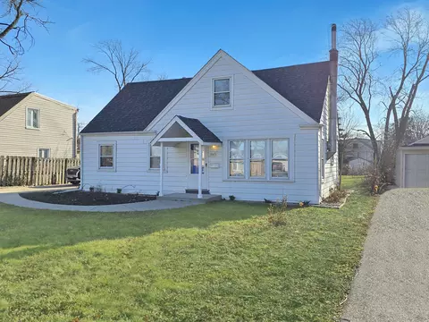 1845 Pratt Ave, Des Plaines, IL 60018